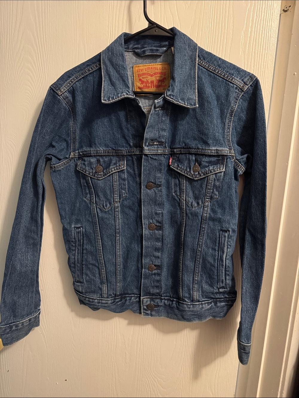 Levi's Blue Denim Trucker Jacket - Classic Trucking Style